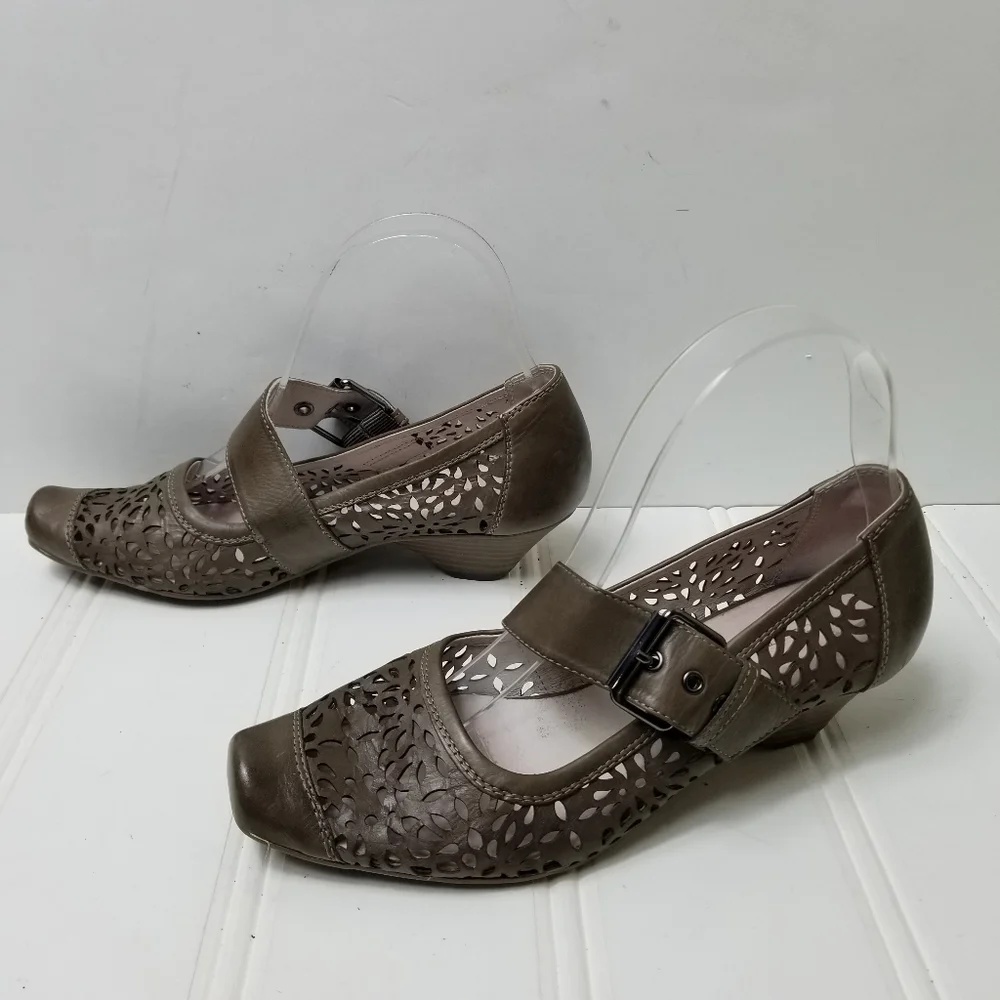 Roberto Santi Mary Jane Heels 38 8 Perforated Leather Square Toe Low Heel Shoes